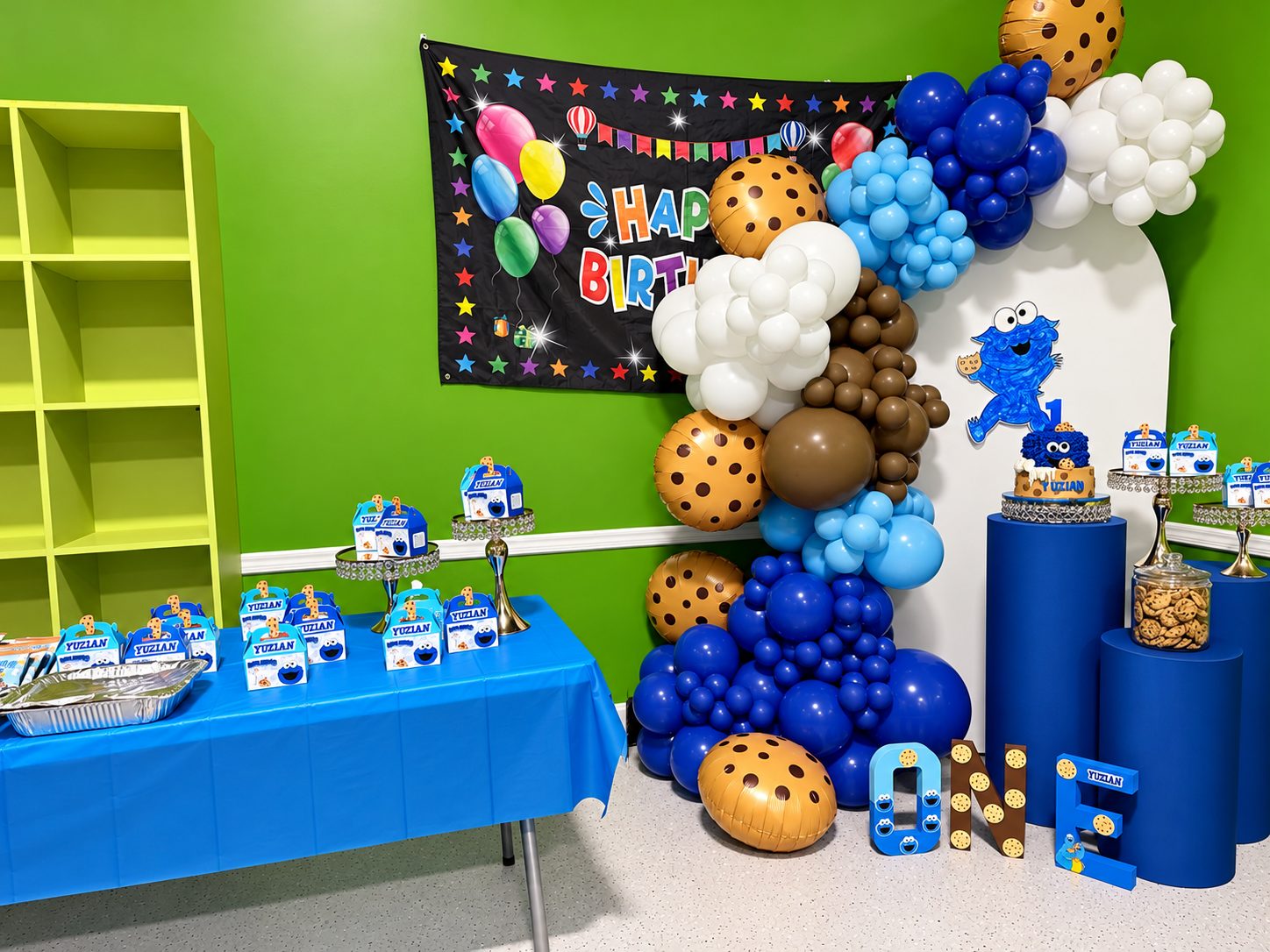 Cookie Monster birthday party at FunZ Westfield with a blue and cookie balloon arch and blue tables