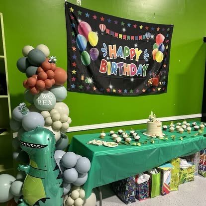 Dinosaur-themed birthday in the party room